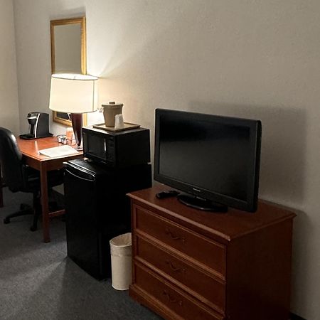 Clarion Inn Frederick Event Center Bagian luar foto