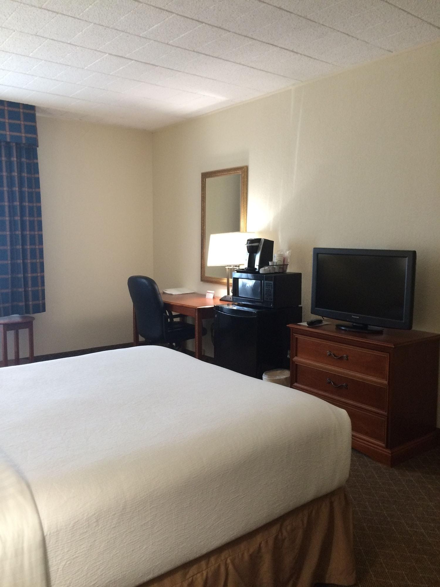Clarion Inn Frederick Event Center Bagian luar foto