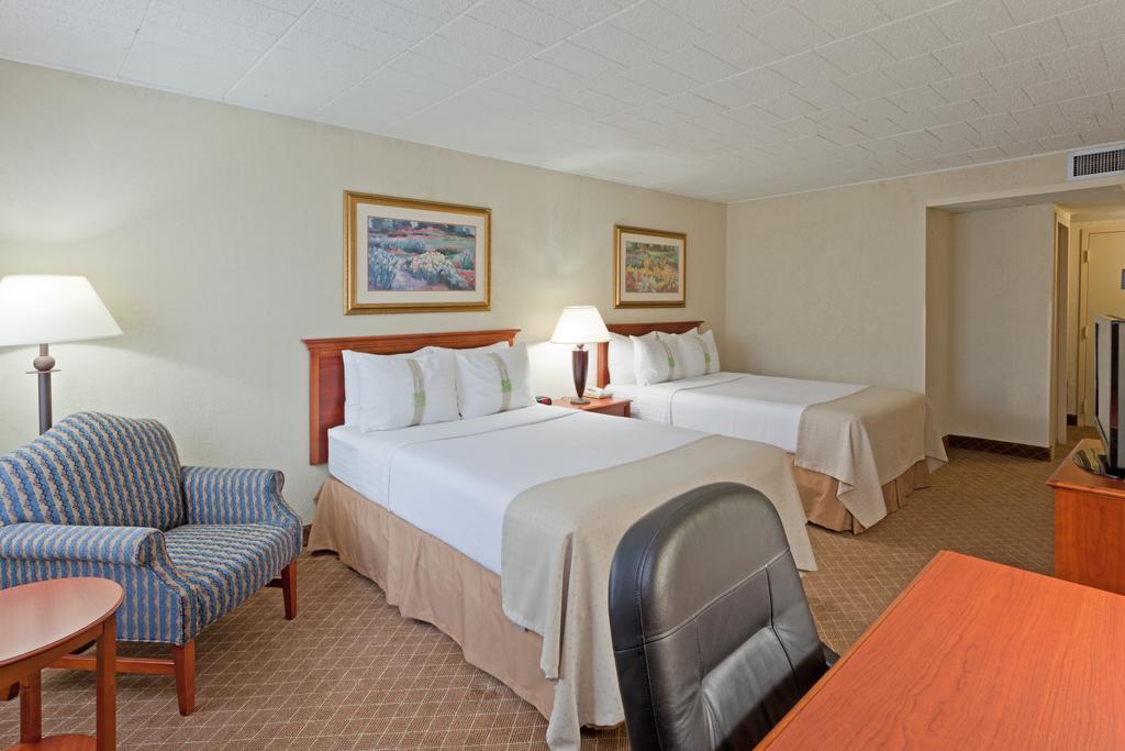 Clarion Inn Frederick Event Center Bagian luar foto