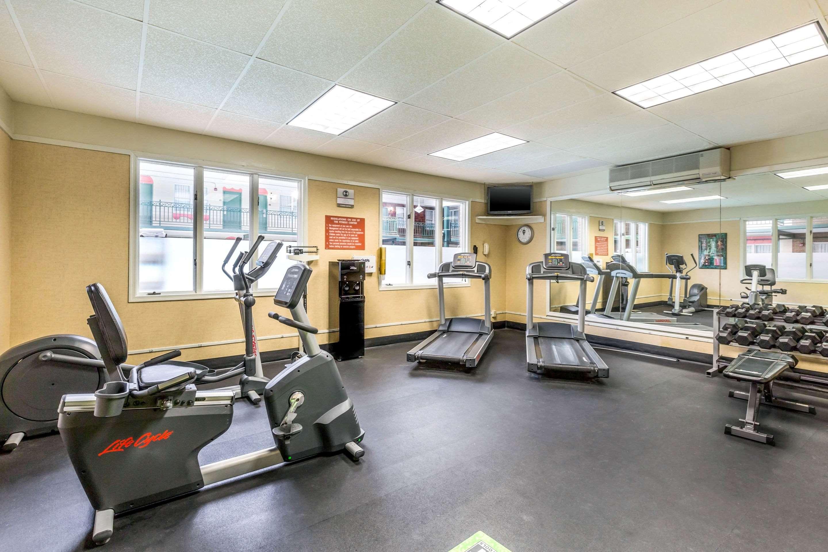 Clarion Inn Frederick Event Center Bagian luar foto