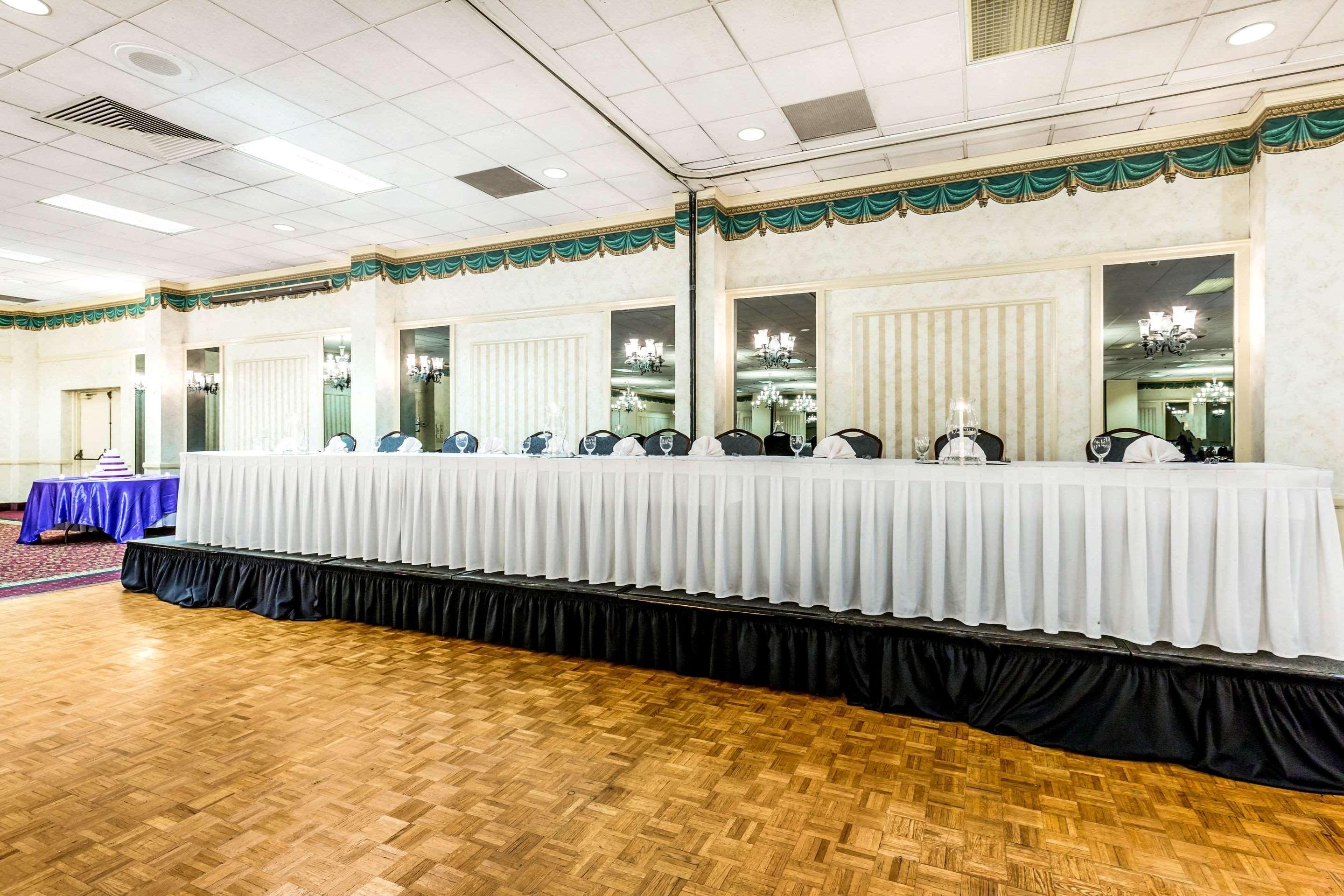 Clarion Inn Frederick Event Center Bagian luar foto