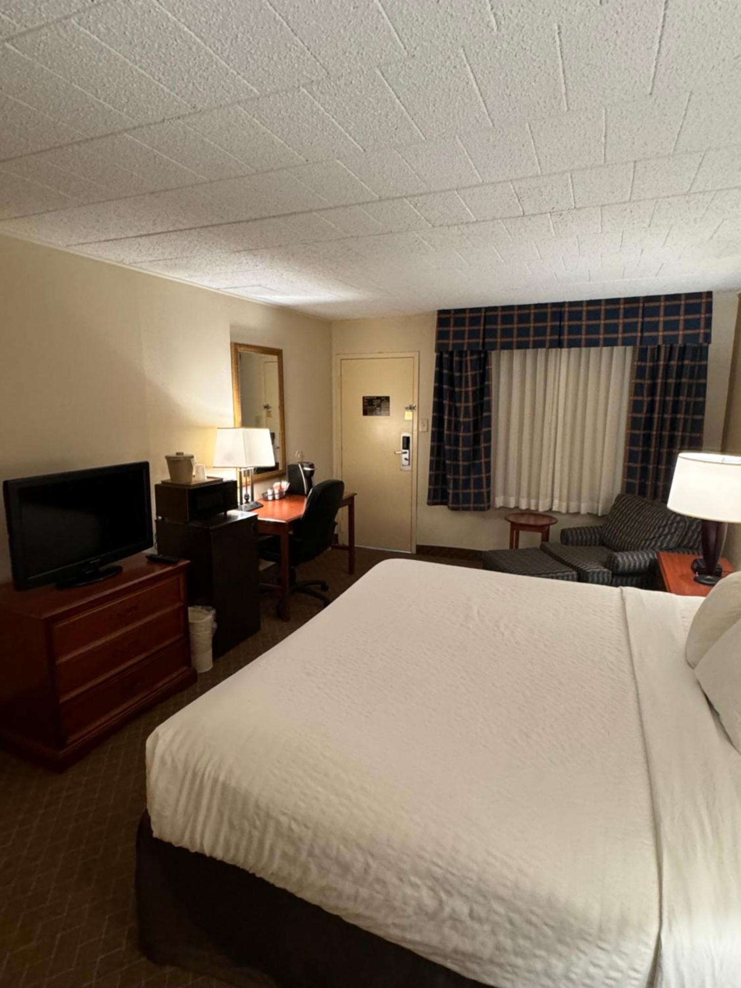 Clarion Inn Frederick Event Center Bagian luar foto