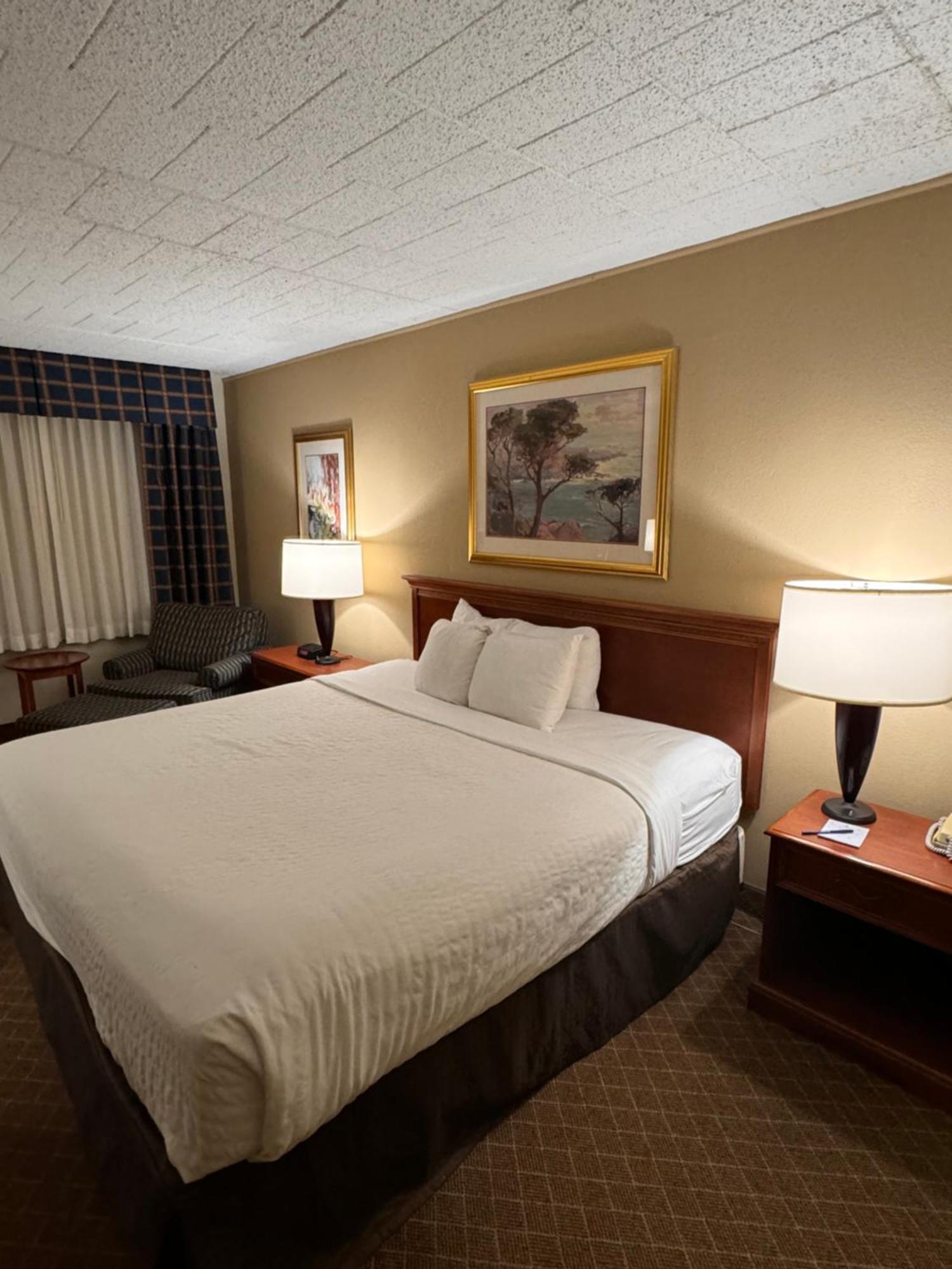 Clarion Inn Frederick Event Center Bagian luar foto