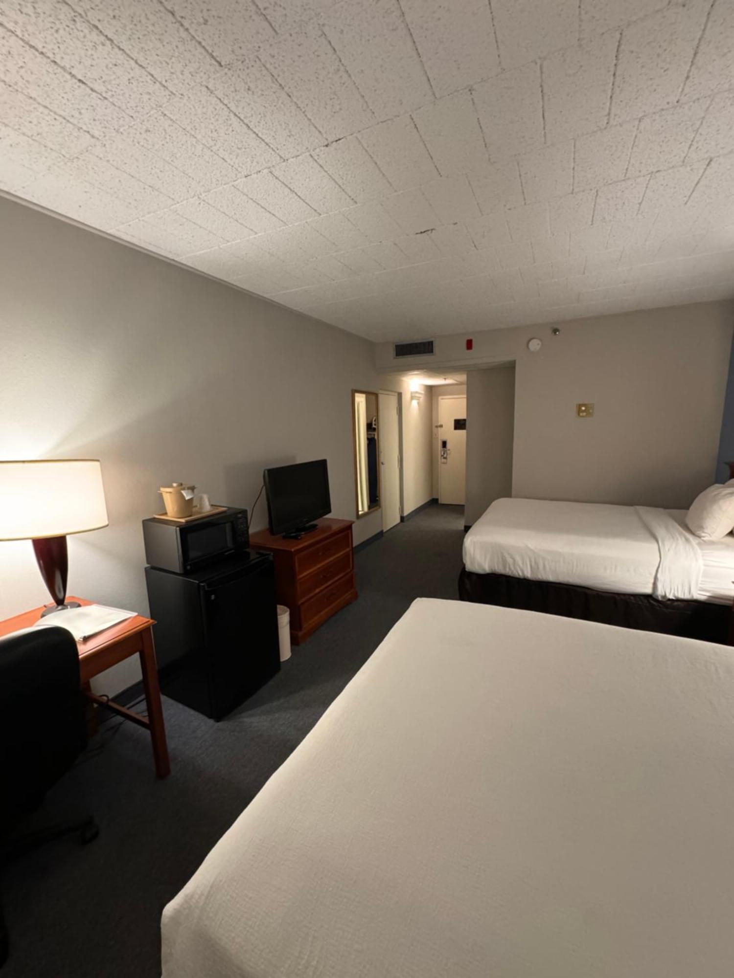 Clarion Inn Frederick Event Center Bagian luar foto