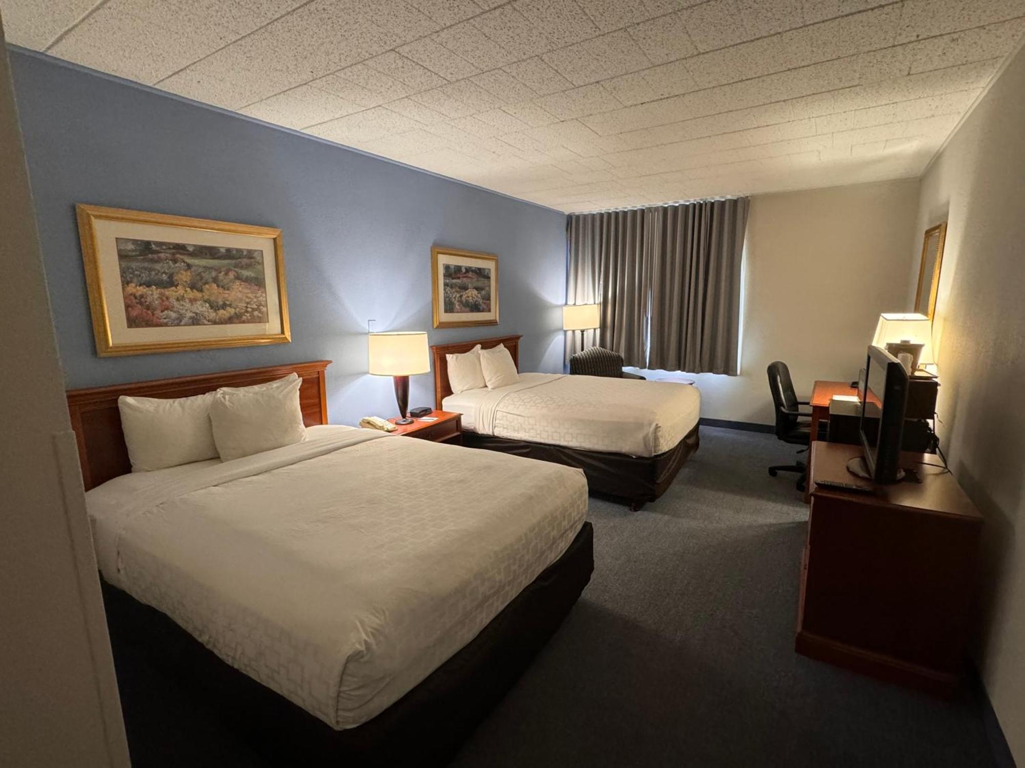 Clarion Inn Frederick Event Center Bagian luar foto