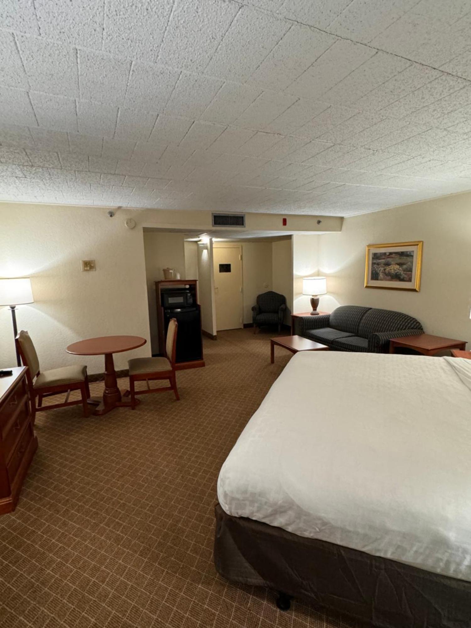 Clarion Inn Frederick Event Center Bagian luar foto