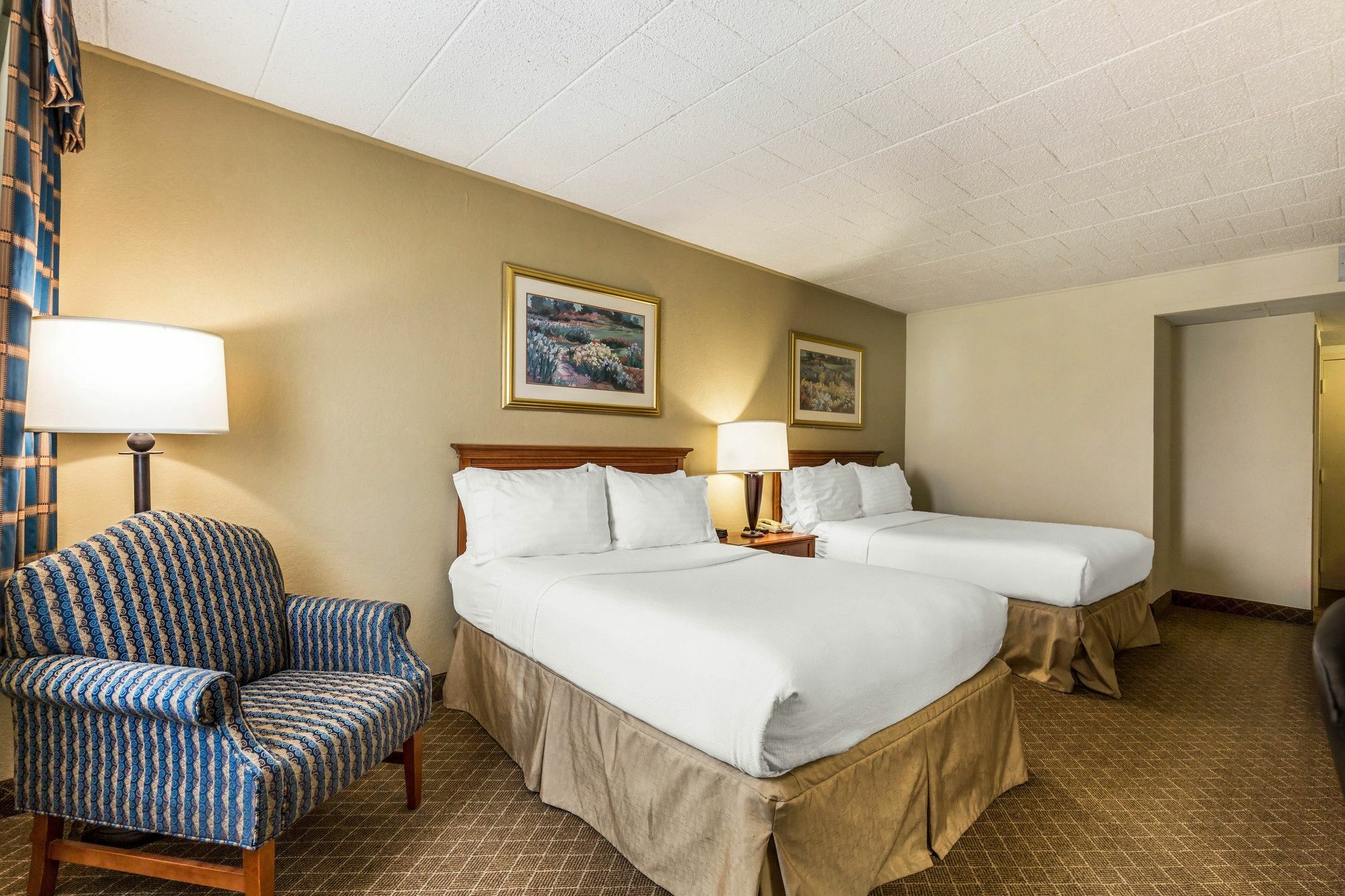 Clarion Inn Frederick Event Center Bagian luar foto