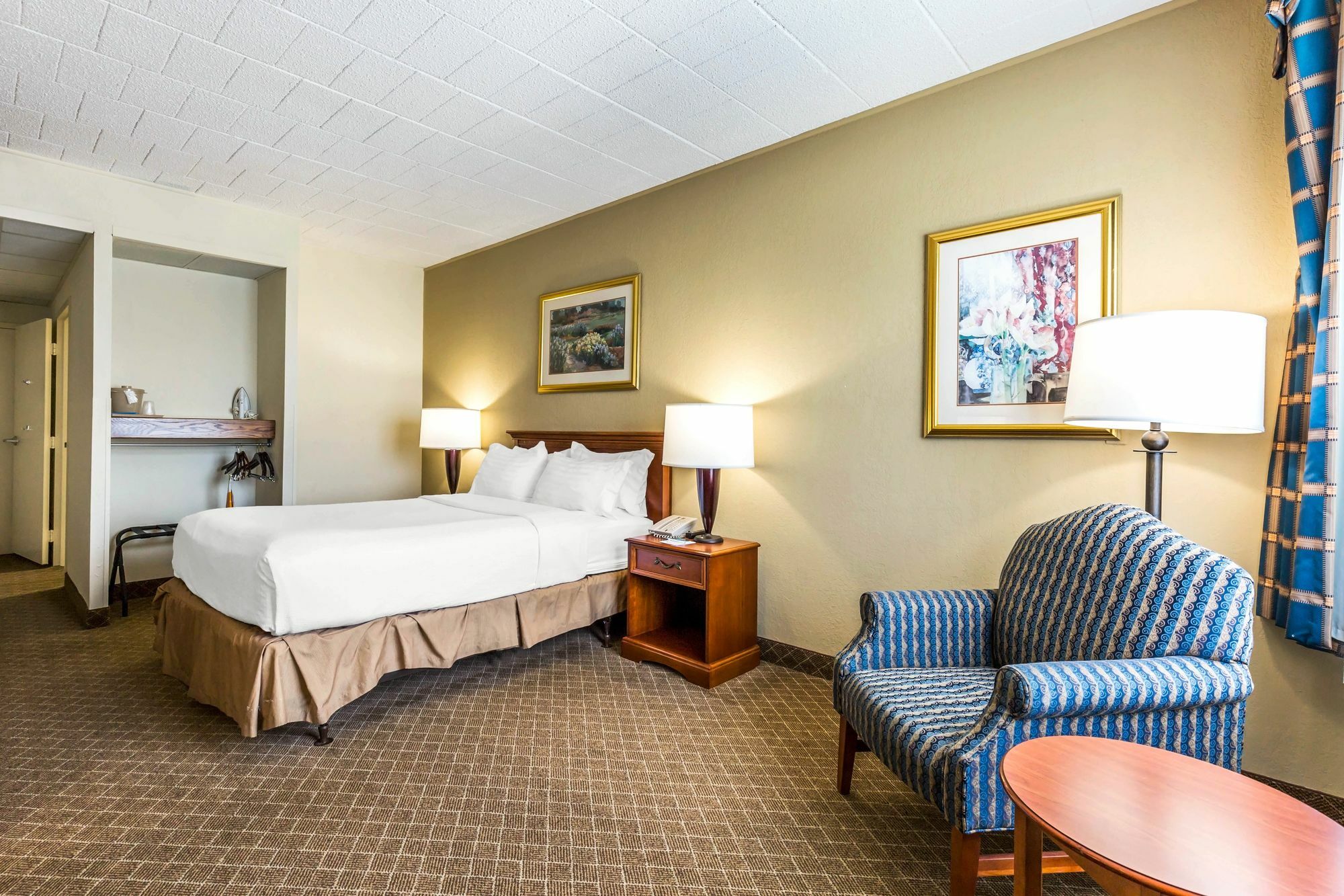 Clarion Inn Frederick Event Center Bagian luar foto